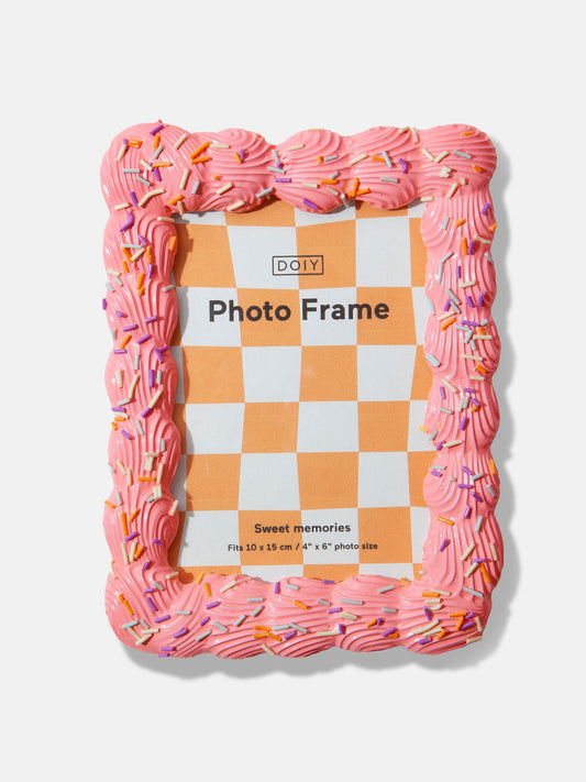 Bunter DOIY Bilderrahmen „Sweetie“ mit spritziger Dekoration für süße Erinnerungen und Fotos. Perfekt für jeden Raum.