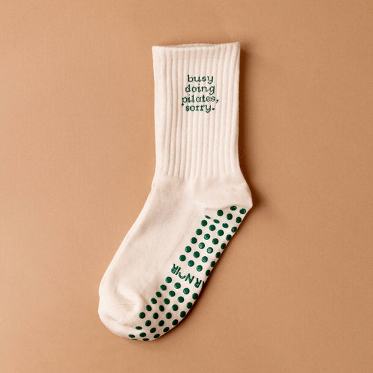 BazaarNoir Grip Socken "Busy Doing Pilates/ meet me for matcha Beige"