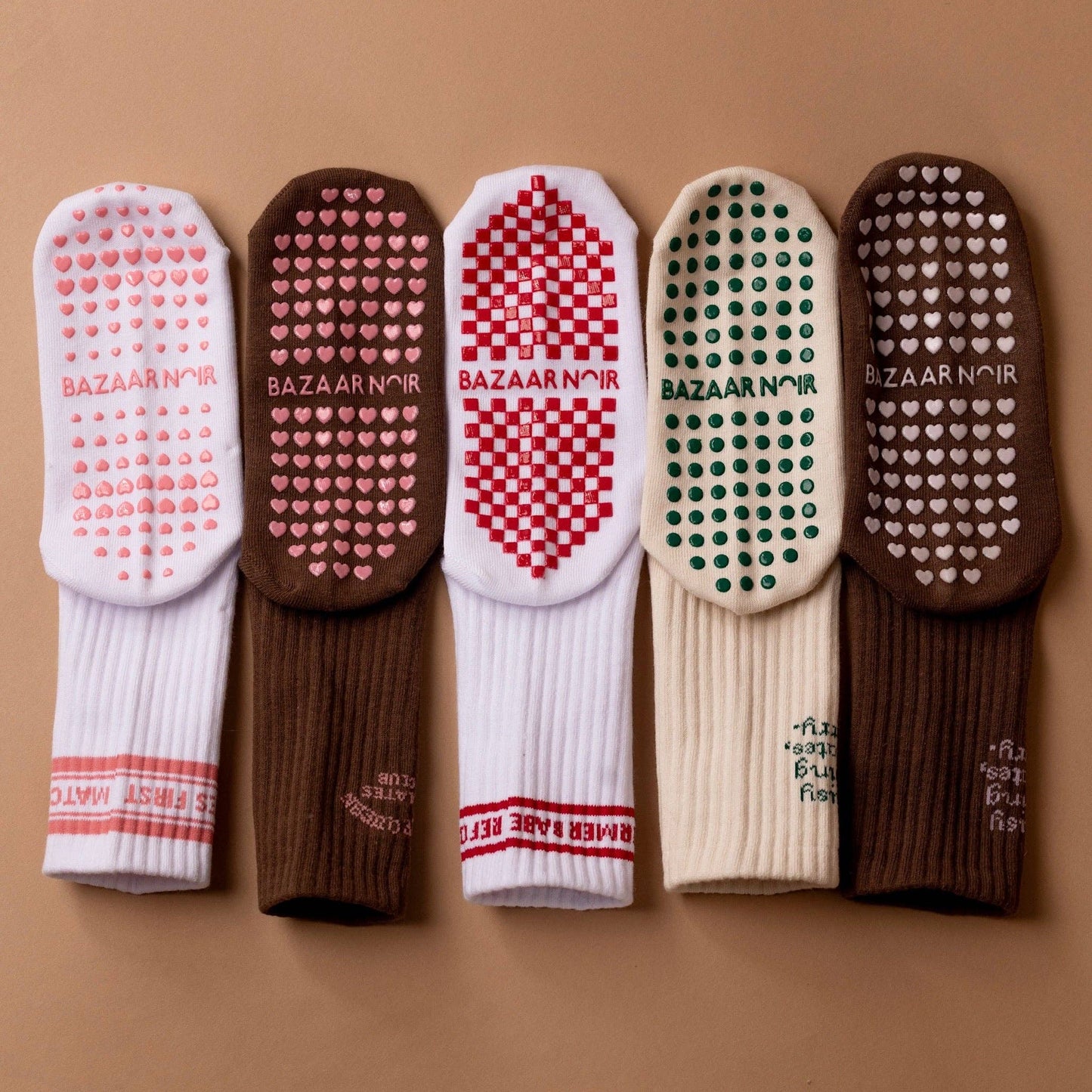 BazaarNoir Grip Socken "Busy Doing Pilates/ meet me for matcha Beige"