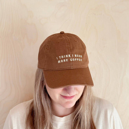 AlphabetBags - I think I need more coffee– Baumwoll-Baseballkappe