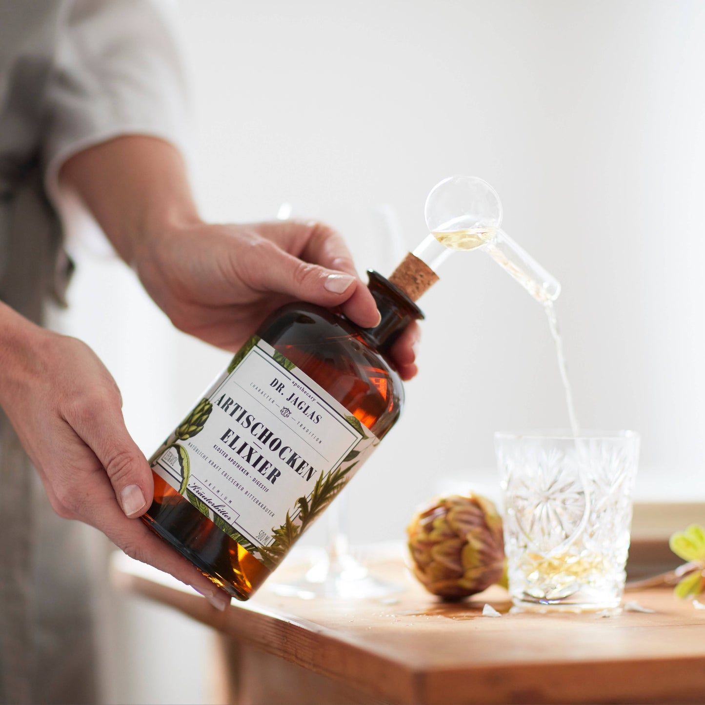 Dr. Jaglas Ausgießer, + Design Geschenkkarton, 2 cl, mundgeblasen