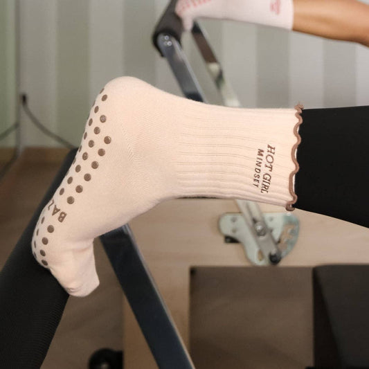 Bazaar Noir Grip Socken  "Hot Girl - Mindset"