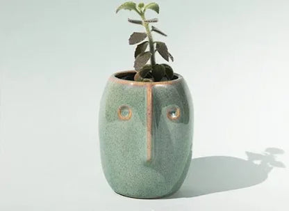 Madam Stoltz Übertopf Gesicht klein