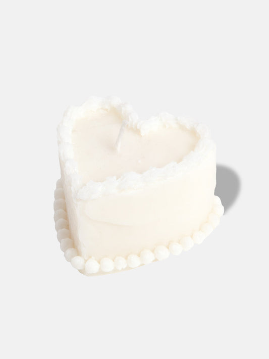 DOIY Kerze Torte „Sweetie“ in Herzform, perfekt für romantische Anlässe und stilvolle Dekoration.