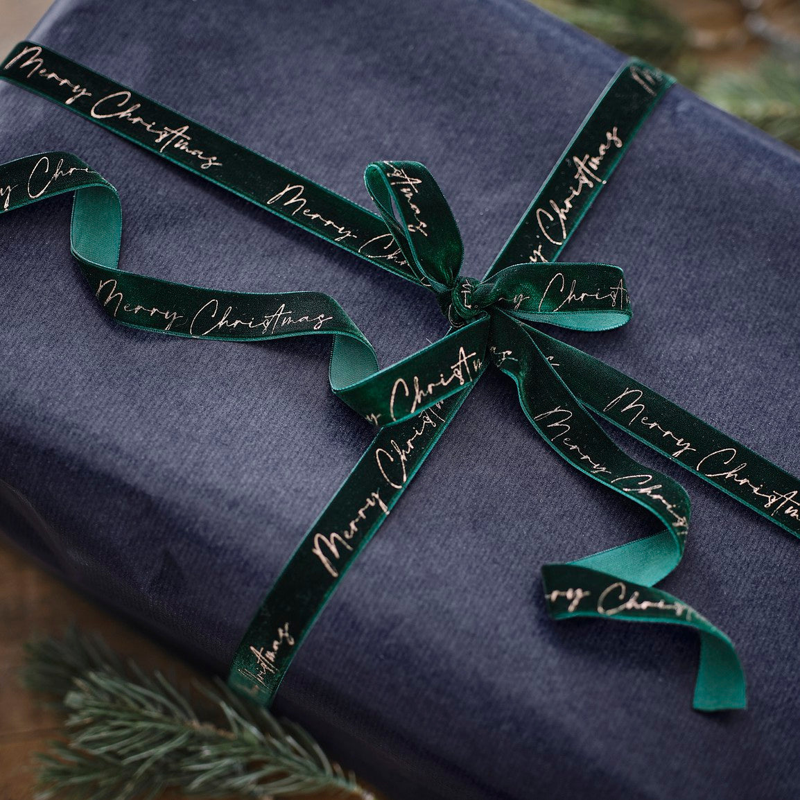 Ginger Ray Geschenkband Samt grün „Merry Christmas“