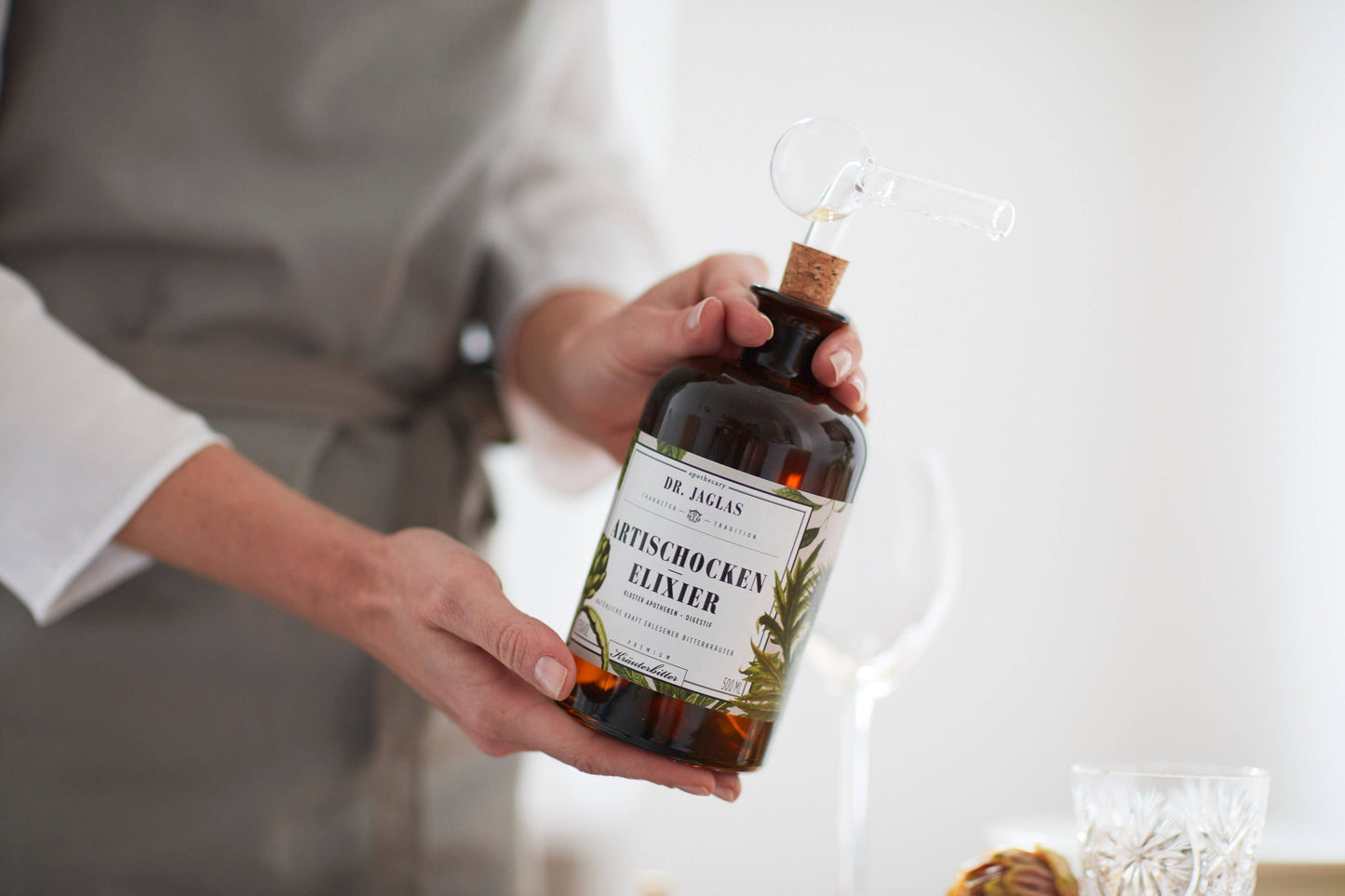 Dr. Jaglas Ausgießer, + Design Geschenkkarton, 2 cl, mundgeblasen