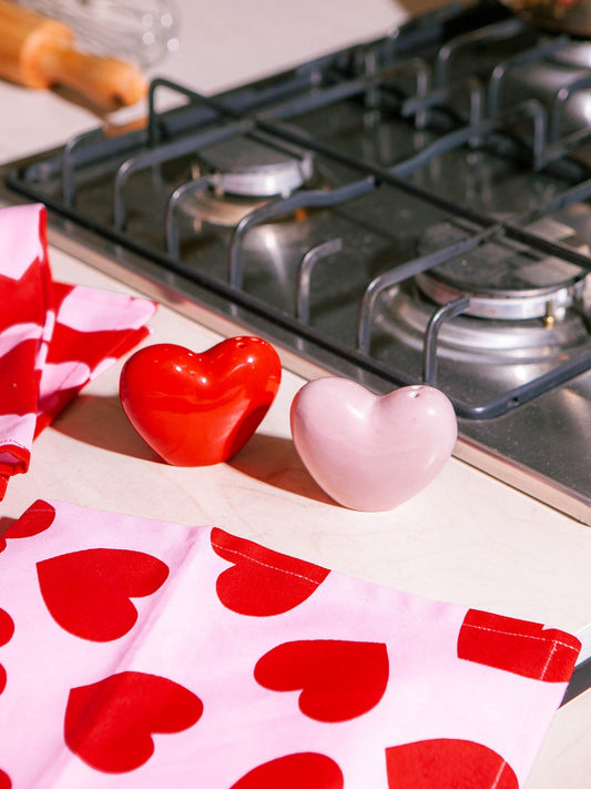 DOIY Salz- und Pfefferstreuer „Love“